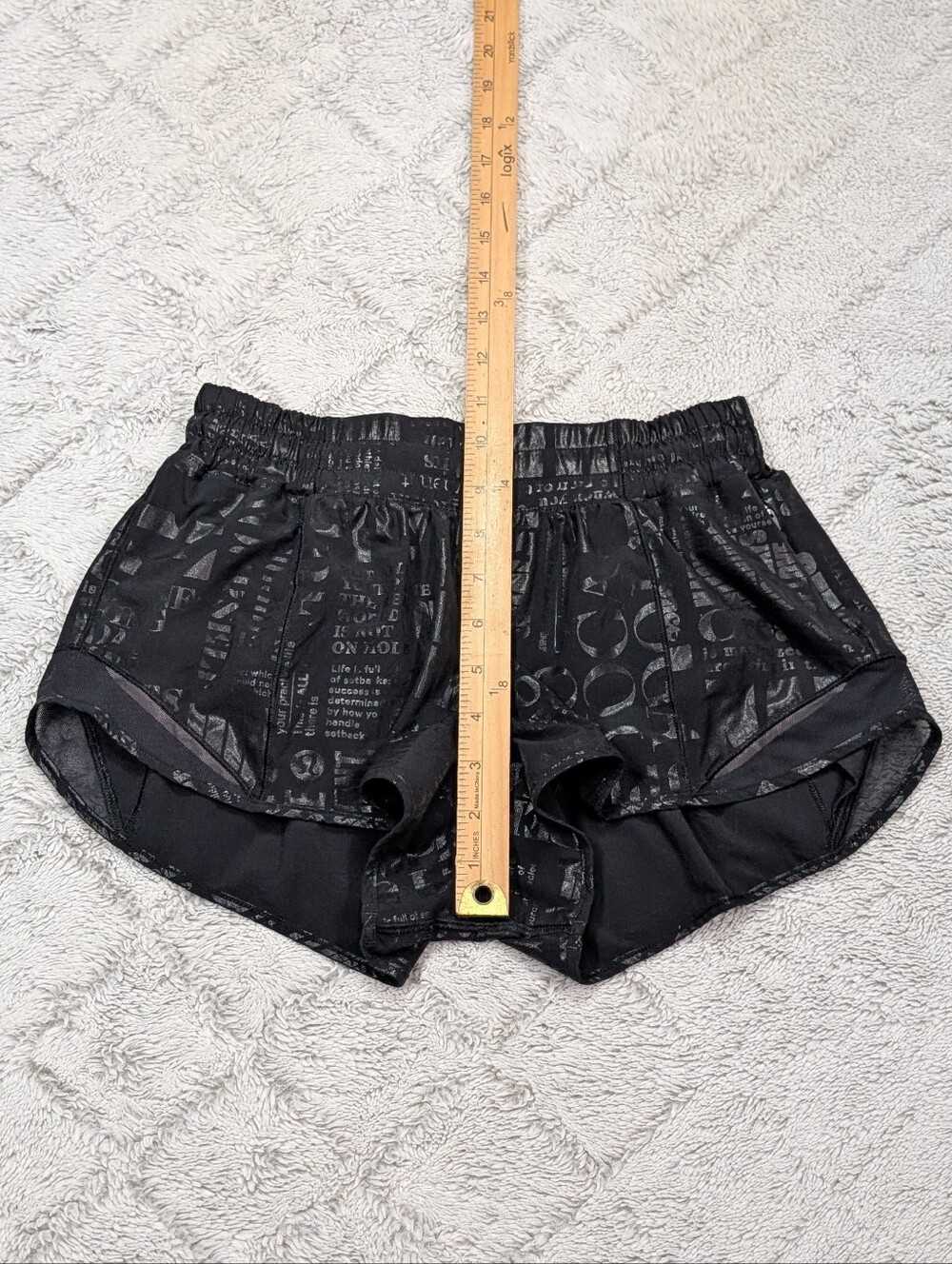 Lululemon Shorts Womens 6 Black Hotty Hot Low Rise 20YR Manifesto Foil Graphic - Picture 4 of 8